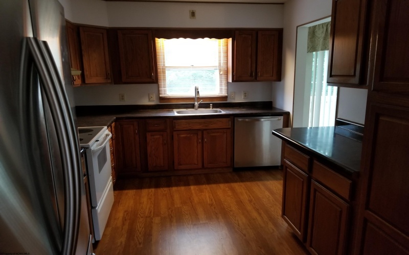 632 Lawman Avenue, Bridgeport, West Virginia 26330, 3 Bedrooms Bedrooms, 8 Rooms Rooms,2 BathroomsBathrooms,Single Family Detached,For Sale,Lawman,10157632