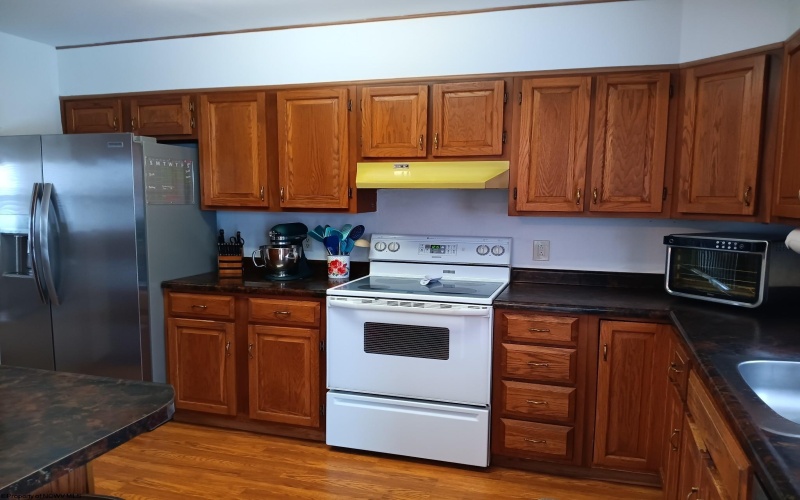 632 Lawman Avenue, Bridgeport, West Virginia 26330, 3 Bedrooms Bedrooms, 8 Rooms Rooms,2 BathroomsBathrooms,Single Family Detached,For Sale,Lawman,10157632