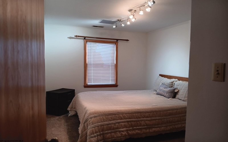 632 Lawman Avenue, Bridgeport, West Virginia 26330, 3 Bedrooms Bedrooms, 8 Rooms Rooms,2 BathroomsBathrooms,Single Family Detached,For Sale,Lawman,10157632