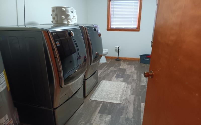 632 Lawman Avenue, Bridgeport, West Virginia 26330, 3 Bedrooms Bedrooms, 8 Rooms Rooms,2 BathroomsBathrooms,Single Family Detached,For Sale,Lawman,10157632