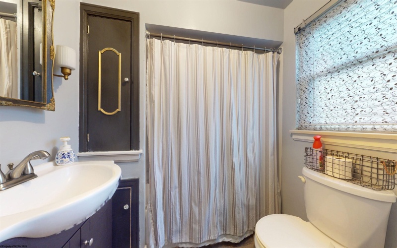 1819 Pleasant Valley Road, Fairmont, West Virginia 26554, 2 Bedrooms Bedrooms, 5 Rooms Rooms,1 BathroomBathrooms,Single Family Detached,For Sale,Pleasant Valley,10162890