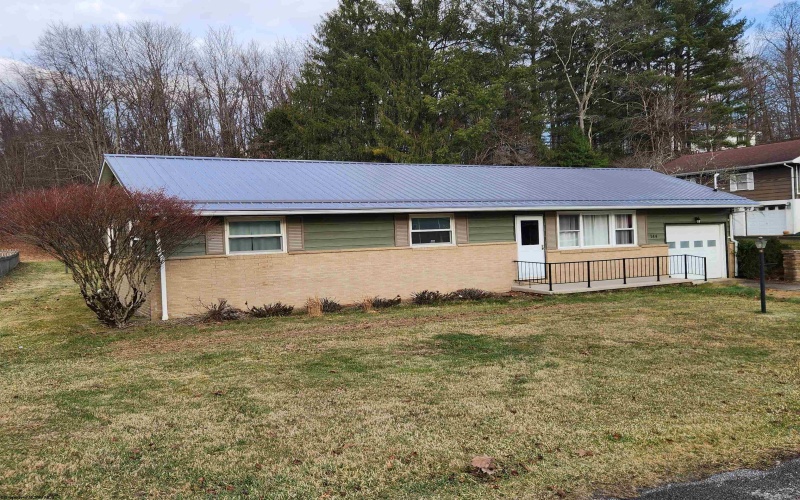 144 Allman Avenue, Buckhannon, West Virginia 26201, 3 Bedrooms Bedrooms, 6 Rooms Rooms,1 BathroomBathrooms,Single Family Detached,For Sale,Allman,10162891