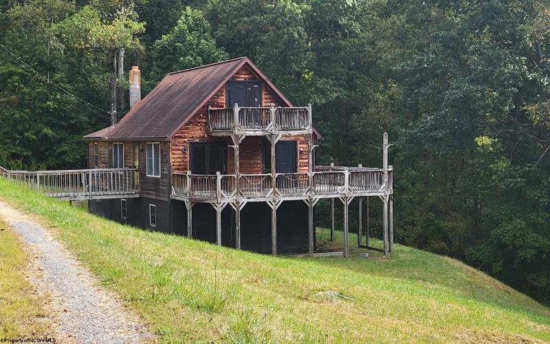 244 Jayla Drive, Grafton, West Virginia 26354, 4 Bedrooms Bedrooms, 9 Rooms Rooms,2 BathroomsBathrooms,Single Family Detached,For Sale,Jayla,10161610