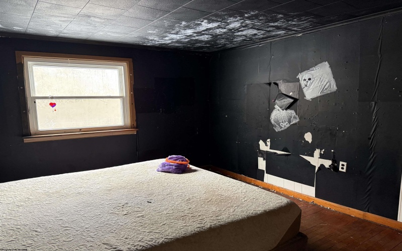 1400 Husky Highway, Fairmont, West Virginia 26554, 3 Bedrooms Bedrooms, 6 Rooms Rooms,1 BathroomBathrooms,Single Family Detached,For Sale,Husky,10162893