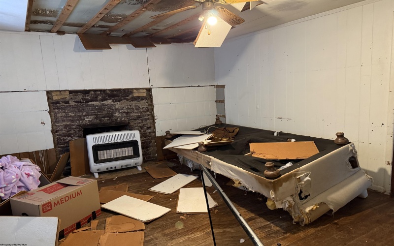 1400 Husky Highway, Fairmont, West Virginia 26554, 3 Bedrooms Bedrooms, 6 Rooms Rooms,1 BathroomBathrooms,Single Family Detached,For Sale,Husky,10162893