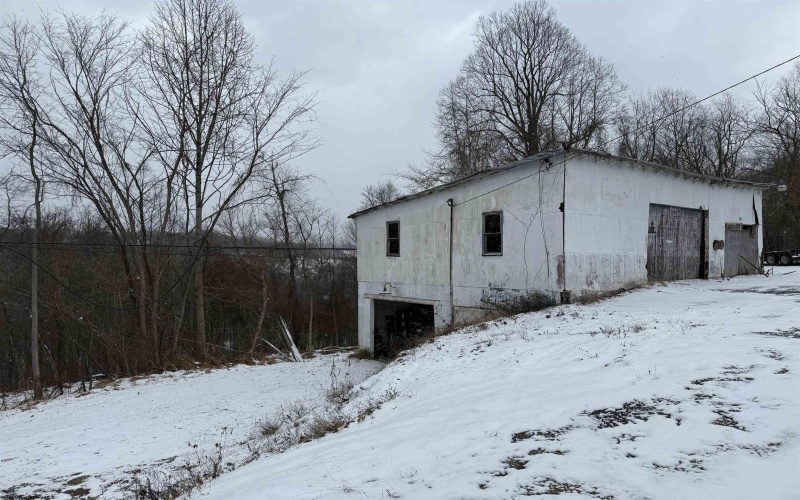 1400 Husky Highway, Fairmont, West Virginia 26554, 3 Bedrooms Bedrooms, 6 Rooms Rooms,1 BathroomBathrooms,Single Family Detached,For Sale,Husky,10162893