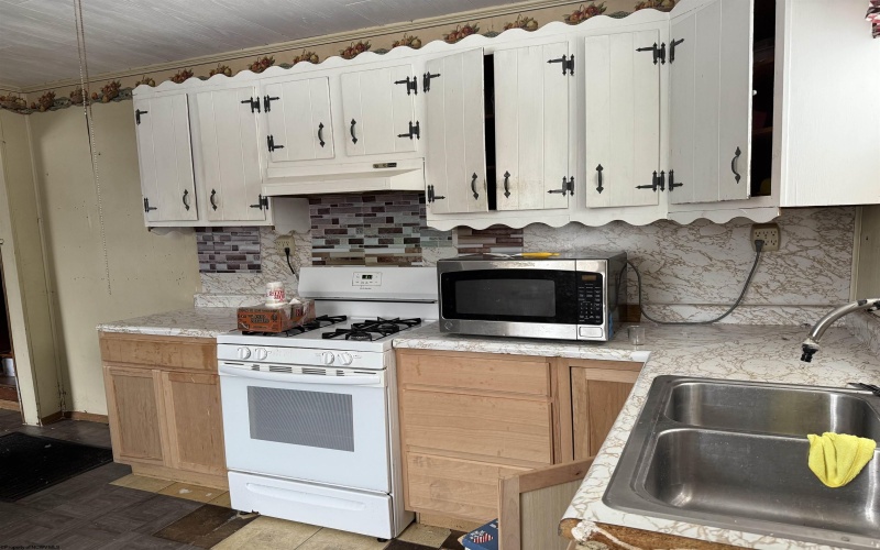 1400 Husky Highway, Fairmont, West Virginia 26554, 3 Bedrooms Bedrooms, 6 Rooms Rooms,1 BathroomBathrooms,Single Family Detached,For Sale,Husky,10162893