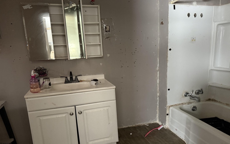 1400 Husky Highway, Fairmont, West Virginia 26554, 3 Bedrooms Bedrooms, 6 Rooms Rooms,1 BathroomBathrooms,Single Family Detached,For Sale,Husky,10162893