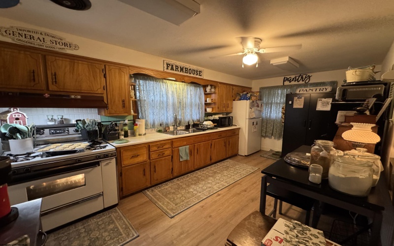 134 Charles Street, Clarksburg, West Virginia 26301, 2 Bedrooms Bedrooms, 7 Rooms Rooms,2 BathroomsBathrooms,Single Family Detached,For Sale,Charles,10162900