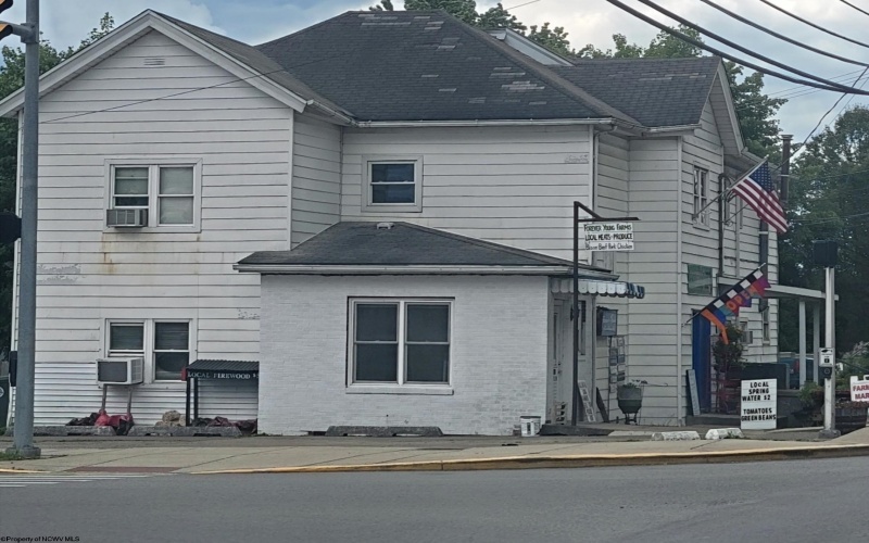 1 College Ave Avenue, Buckhannon, West Virginia 26201-3405, 2 Bedrooms Bedrooms, 5 Rooms Rooms,1 BathroomBathrooms,Residential Rentals,For Rent,1 College Ave,10162903