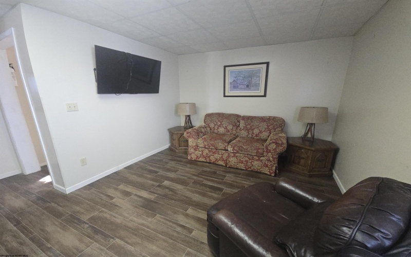 1 College Ave Avenue, Buckhannon, West Virginia 26201-3405, 2 Bedrooms Bedrooms, 5 Rooms Rooms,1 BathroomBathrooms,Residential Rentals,For Rent,1 College Ave,10162903