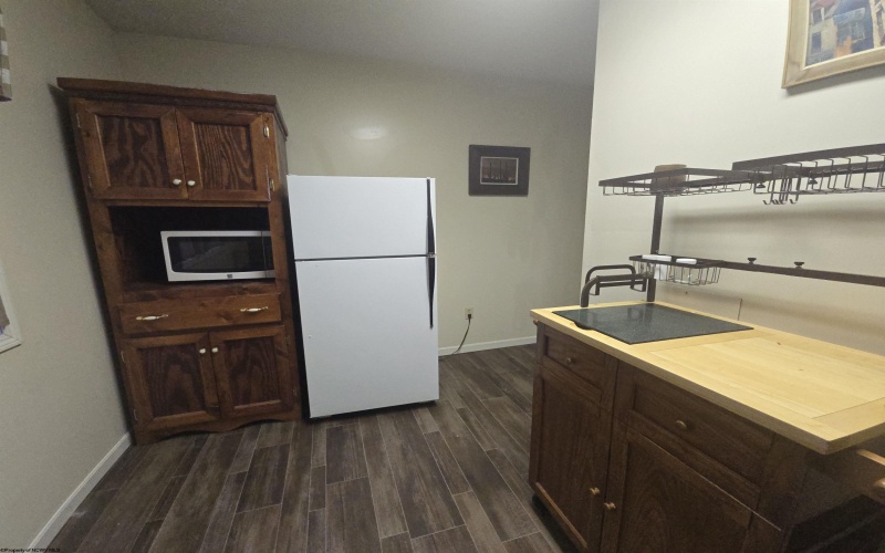 1 College Ave Avenue, Buckhannon, West Virginia 26201-3405, 2 Bedrooms Bedrooms, 5 Rooms Rooms,1 BathroomBathrooms,Residential Rentals,For Rent,1 College Ave,10162903