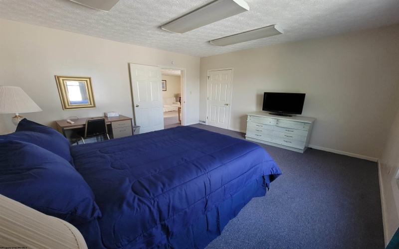 1 College Ave Avenue, Buckhannon, West Virginia 26201-3405, 2 Bedrooms Bedrooms, 5 Rooms Rooms,1 BathroomBathrooms,Residential Rentals,For Rent,1 College Ave,10162903