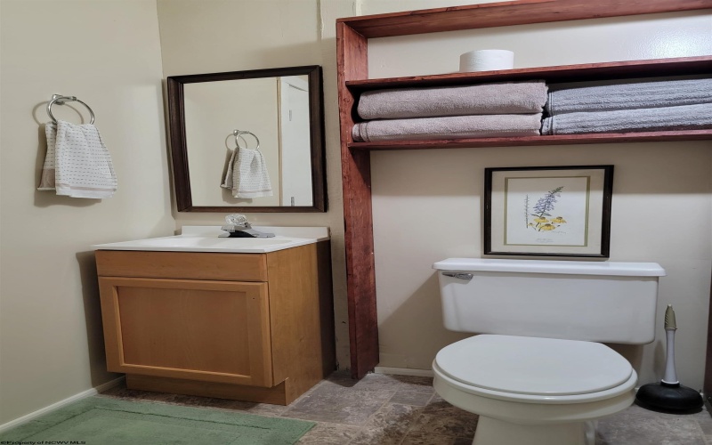 1 College Ave Avenue, Buckhannon, West Virginia 26201-3405, 2 Bedrooms Bedrooms, 5 Rooms Rooms,1 BathroomBathrooms,Residential Rentals,For Rent,1 College Ave,10162903