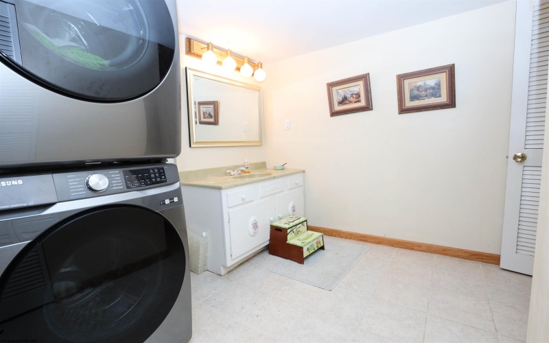 3473 Collins Ferry Road, Morgantown, West Virginia 26505, 3 Bedrooms Bedrooms, 7 Rooms Rooms,3 BathroomsBathrooms,Single Family Detached,For Sale,Collins Ferry,10162904