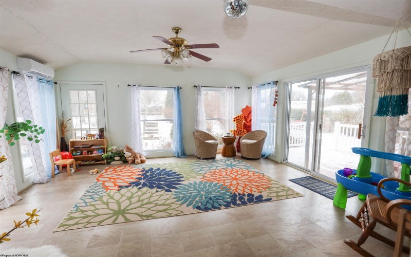 3473 Collins Ferry Road, Morgantown, West Virginia 26505, 3 Bedrooms Bedrooms, 7 Rooms Rooms,3 BathroomsBathrooms,Single Family Detached,For Sale,Collins Ferry,10162904