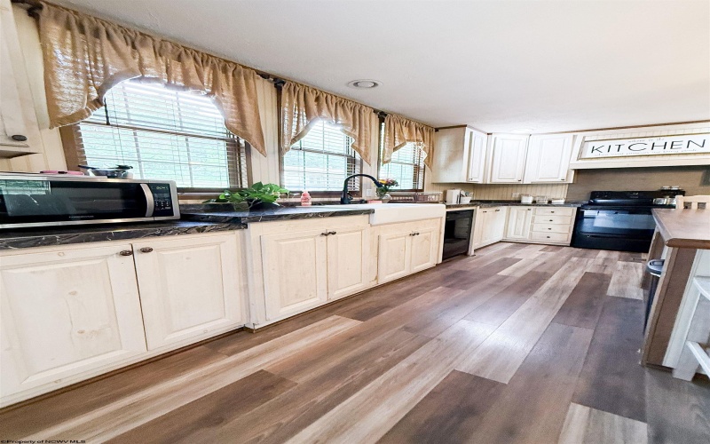 17 Union Drive, Hambleton, West Virginia 26287, 3 Bedrooms Bedrooms, 5 Rooms Rooms,2 BathroomsBathrooms,Single Family Detached,For Sale,Union,10160792