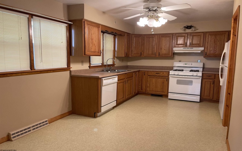 99-103 Liberty Avenue, Clarksburg, West Virginia 26301, ,Multi-unit/income,For Sale,Liberty,10162040