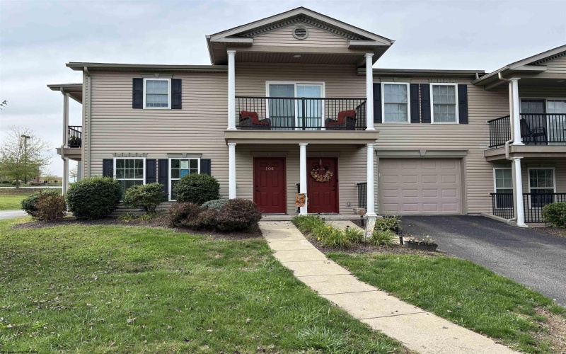 55 Barrington Court, Bridgeport, West Virginia 26330-0000, 2 Bedrooms Bedrooms, 4 Rooms Rooms,1 BathroomBathrooms,Single Family Attached,For Sale,Barrington,10161915