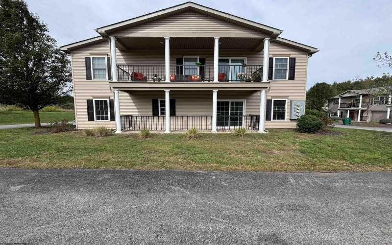 55 Barrington Court, Bridgeport, West Virginia 26330-0000, 2 Bedrooms Bedrooms, 4 Rooms Rooms,1 BathroomBathrooms,Single Family Attached,For Sale,Barrington,10161915