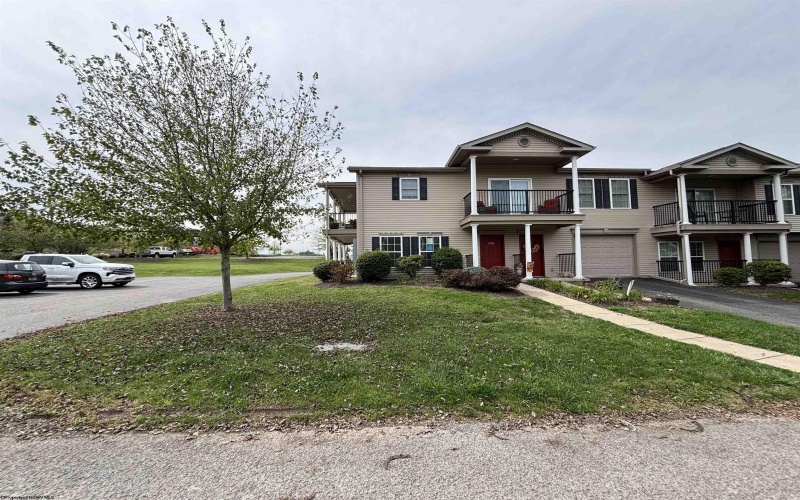 55 Barrington Court, Bridgeport, West Virginia 26330-0000, 2 Bedrooms Bedrooms, 4 Rooms Rooms,1 BathroomBathrooms,Single Family Attached,For Sale,Barrington,10161915