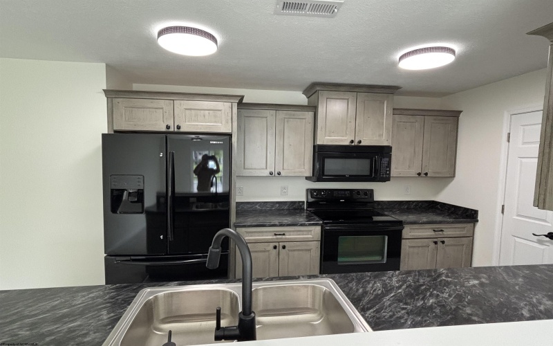 55 Barrington Court, Bridgeport, West Virginia 26330-0000, 2 Bedrooms Bedrooms, 4 Rooms Rooms,1 BathroomBathrooms,Single Family Attached,For Sale,Barrington,10161915