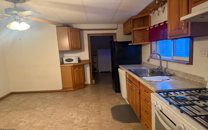 931 Kerens Avenue, Elkins, West Virginia 26241, 3 Bedrooms Bedrooms, 7 Rooms Rooms,1 BathroomBathrooms,Single Family Detached,For Sale,Kerens,10162916