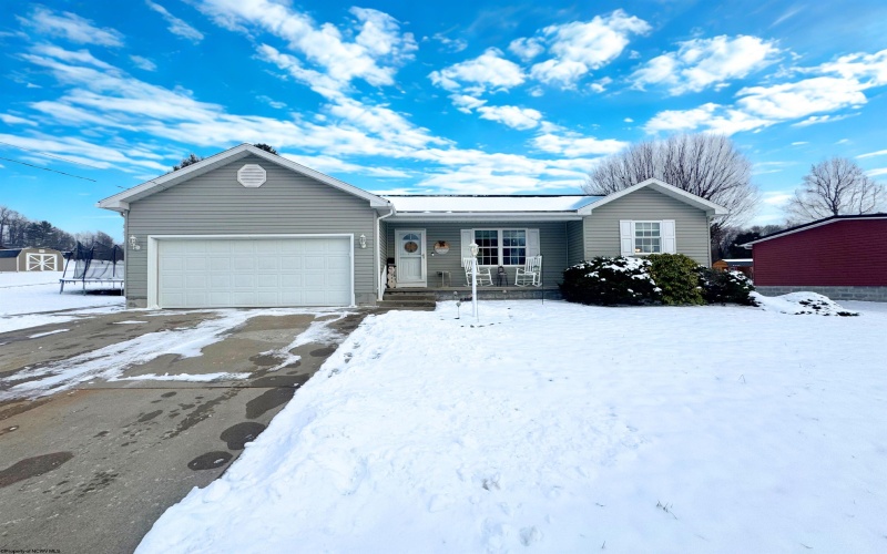 61 Hickory Drive, Fairmont, West Virginia 26554-7440, 3 Bedrooms Bedrooms, 5 Rooms Rooms,2 BathroomsBathrooms,Single Family Detached,For Sale,Hickory,10162918