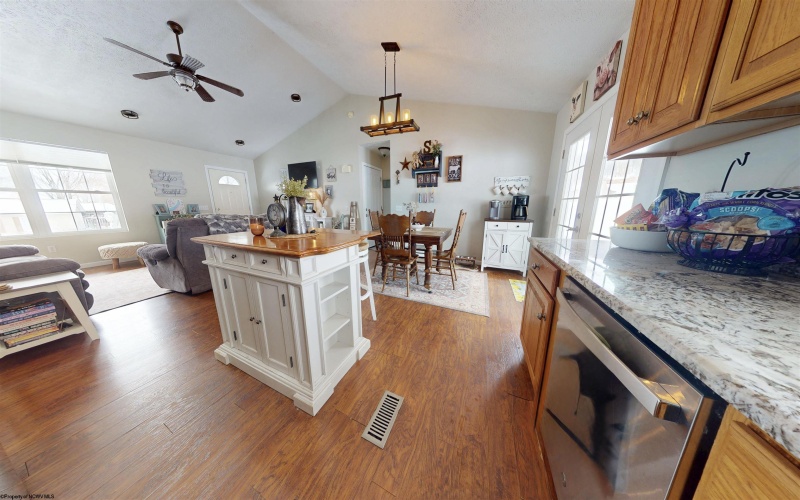 61 Hickory Drive, Fairmont, West Virginia 26554-7440, 3 Bedrooms Bedrooms, 5 Rooms Rooms,2 BathroomsBathrooms,Single Family Detached,For Sale,Hickory,10162918