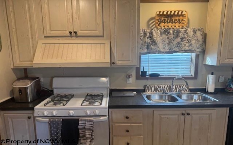 40 Yankee Lane, Beverly, West Virginia 26253, 2 Bedrooms Bedrooms, 8 Rooms Rooms,2 BathroomsBathrooms,Single Family Detached,For Sale,Yankee,10162931