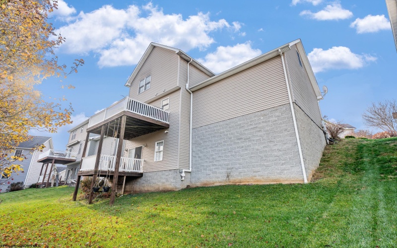 529 Santa Fe Court, Morgantown, West Virginia 26508, 3 Bedrooms Bedrooms, 8 Rooms Rooms,2 BathroomsBathrooms,Single Family Detached,For Sale,Santa Fe,10162930