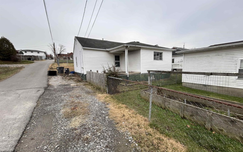 203 Indiana Avenue, Nutter Fort, West Virginia 26301, 3 Bedrooms Bedrooms, 5 Rooms Rooms,1 BathroomBathrooms,Single Family Detached,For Sale,Indiana,10162927