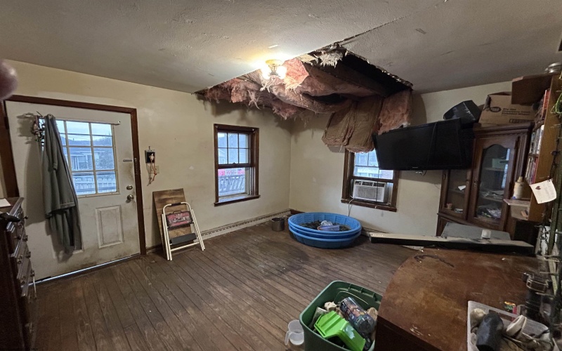 203 Indiana Avenue, Nutter Fort, West Virginia 26301, 3 Bedrooms Bedrooms, 5 Rooms Rooms,1 BathroomBathrooms,Single Family Detached,For Sale,Indiana,10162927