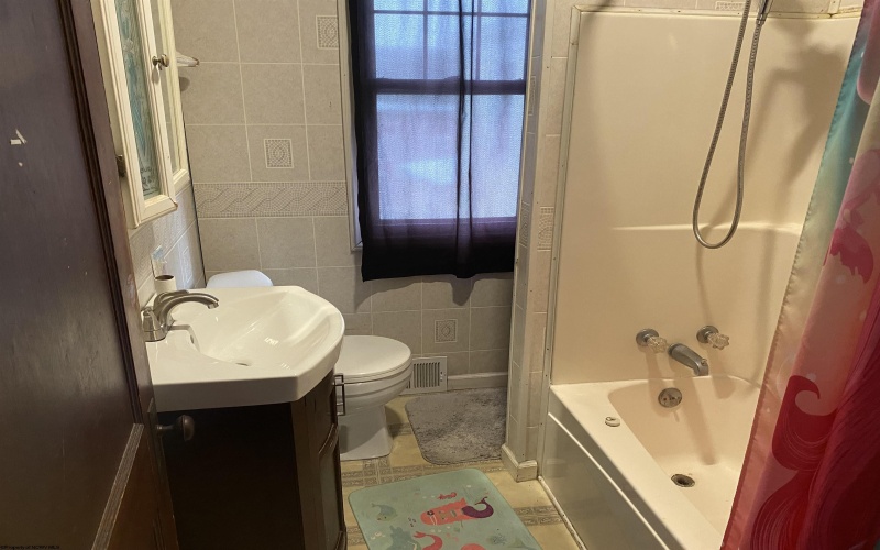 524 Kuhl Avenue, Clarksburg, West Virginia 26301, 3 Bedrooms Bedrooms, 7 Rooms Rooms,1 BathroomBathrooms,Single Family Detached,For Sale,Kuhl,10162920 524 Kuhl Avenue, Clarksburg, West Virginia 26301, 3 Bedrooms Bedrooms, 7 Rooms Rooms,1 BathroomBathrooms,Single Family Detached,For Sale,Kuhl,10162920