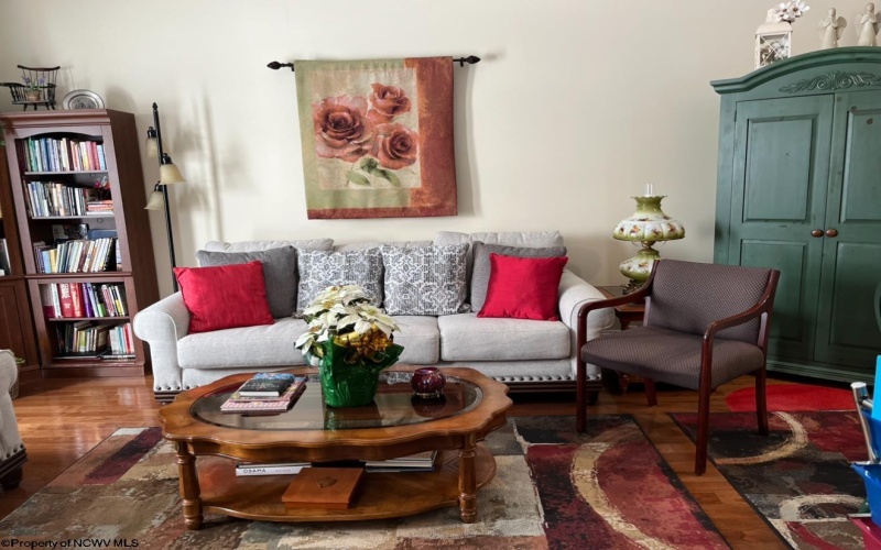 29 Par Lane, Maidsville, West Virginia 26541, 3 Bedrooms Bedrooms, 5 Rooms Rooms,2 BathroomsBathrooms,Single Family Attached,For Sale,Par,10162941