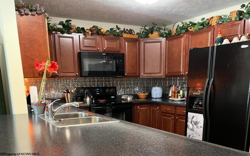 29 Par Lane, Maidsville, West Virginia 26541, 3 Bedrooms Bedrooms, 5 Rooms Rooms,2 BathroomsBathrooms,Single Family Attached,For Sale,Par,10162941