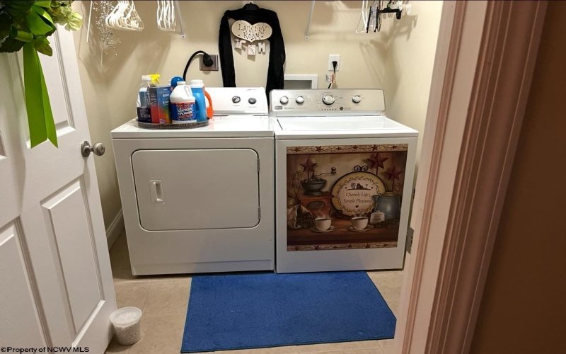 29 Par Lane, Maidsville, West Virginia 26541, 3 Bedrooms Bedrooms, 5 Rooms Rooms,2 BathroomsBathrooms,Single Family Attached,For Sale,Par,10162941