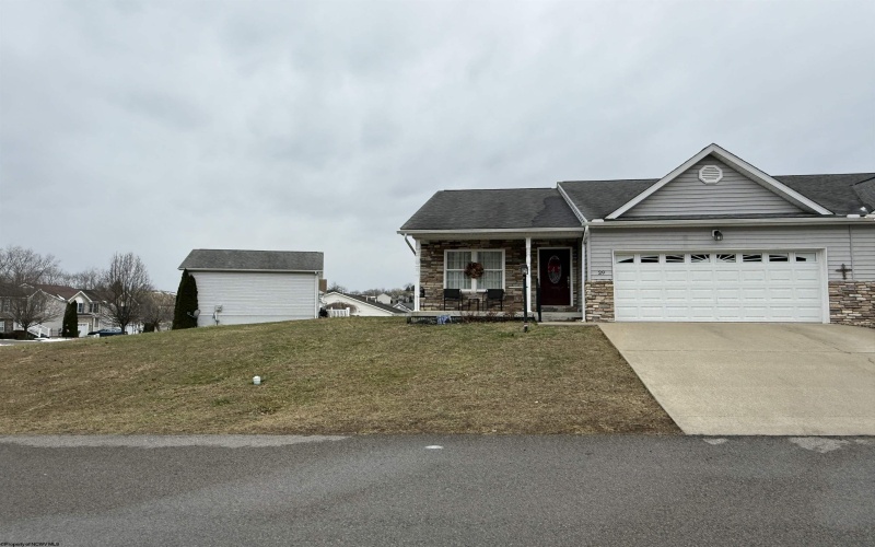 29 Par Lane, Maidsville, West Virginia 26541, 3 Bedrooms Bedrooms, 5 Rooms Rooms,2 BathroomsBathrooms,Single Family Attached,For Sale,Par,10162941