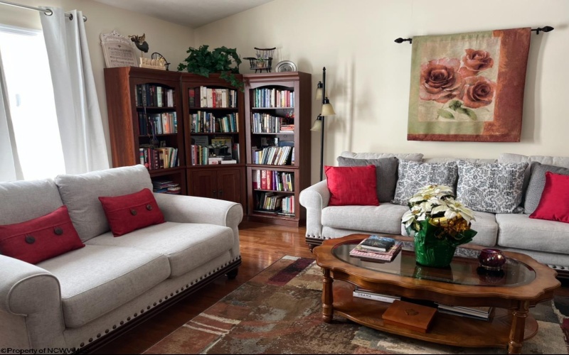 29 Par Lane, Maidsville, West Virginia 26541, 3 Bedrooms Bedrooms, 5 Rooms Rooms,2 BathroomsBathrooms,Single Family Attached,For Sale,Par,10162941