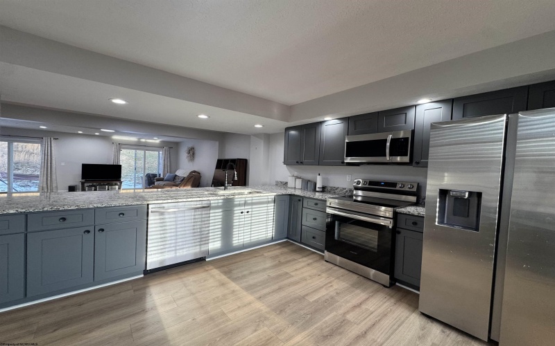 102 Northern Heights Drive, Clarksburg, West Virginia 26301-4644, 3 Bedrooms Bedrooms, 6 Rooms Rooms,2 BathroomsBathrooms,Single Family Attached,For Sale,Northern Heights,10162942