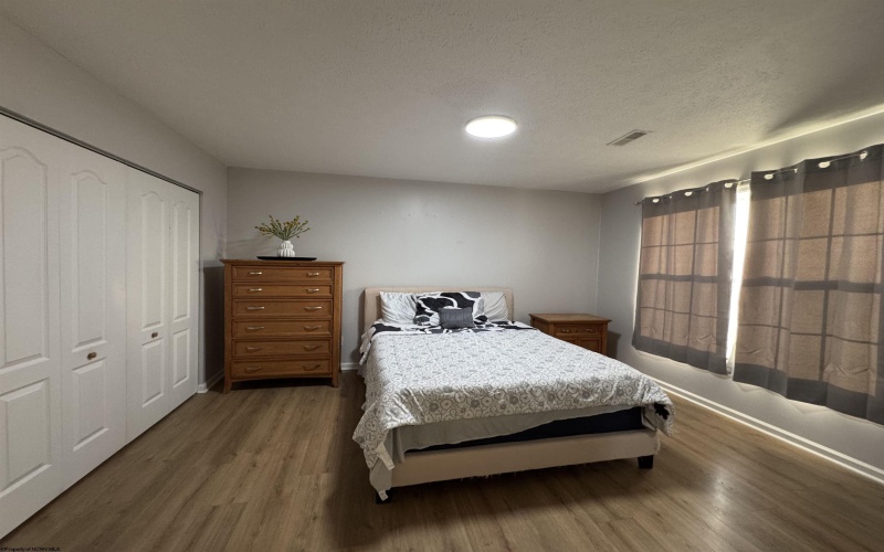 102 Northern Heights Drive, Clarksburg, West Virginia 26301-4644, 3 Bedrooms Bedrooms, 6 Rooms Rooms,2 BathroomsBathrooms,Single Family Attached,For Sale,Northern Heights,10162942