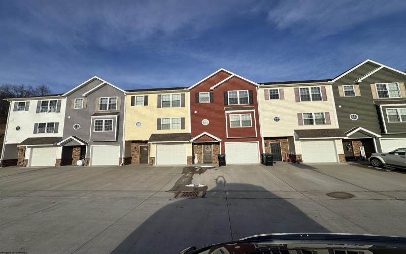 102 Northern Heights Drive, Clarksburg, West Virginia 26301-4644, 3 Bedrooms Bedrooms, 6 Rooms Rooms,2 BathroomsBathrooms,Single Family Attached,For Sale,Northern Heights,10162942