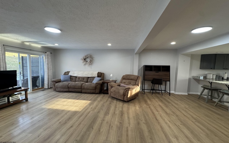 102 Northern Heights Drive, Clarksburg, West Virginia 26301-4644, 3 Bedrooms Bedrooms, 6 Rooms Rooms,2 BathroomsBathrooms,Single Family Attached,For Sale,Northern Heights,10162942