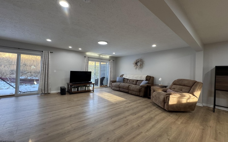 102 Northern Heights Drive, Clarksburg, West Virginia 26301-4644, 3 Bedrooms Bedrooms, 6 Rooms Rooms,2 BathroomsBathrooms,Single Family Attached,For Sale,Northern Heights,10162942