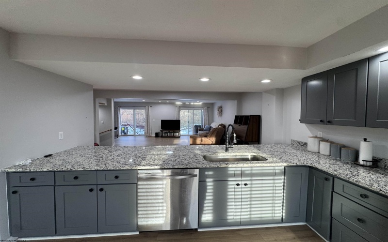 102 Northern Heights Drive, Clarksburg, West Virginia 26301-4644, 3 Bedrooms Bedrooms, 6 Rooms Rooms,2 BathroomsBathrooms,Single Family Attached,For Sale,Northern Heights,10162942