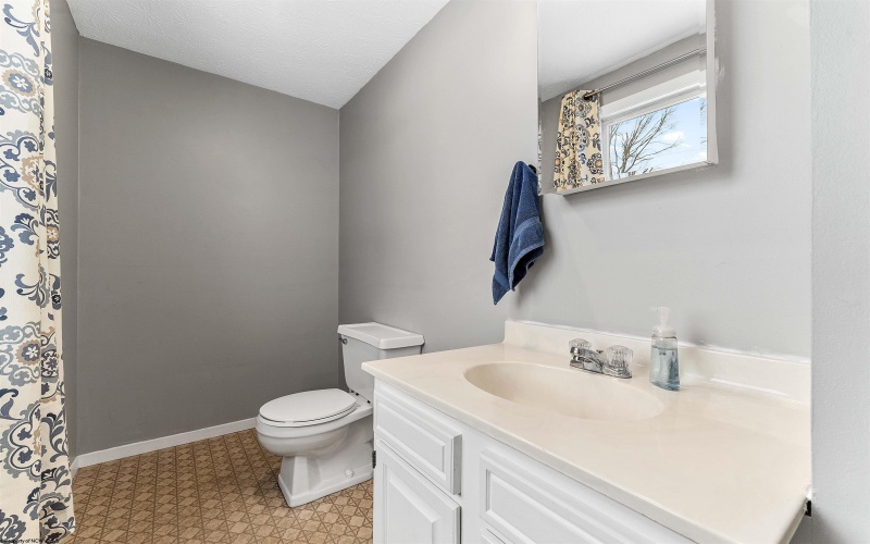 401 Shawnee Drive, Morgantown, West Virginia 26508, 3 Bedrooms Bedrooms, 8 Rooms Rooms,1 BathroomBathrooms,Single Family Detached,For Sale,Shawnee,10162960