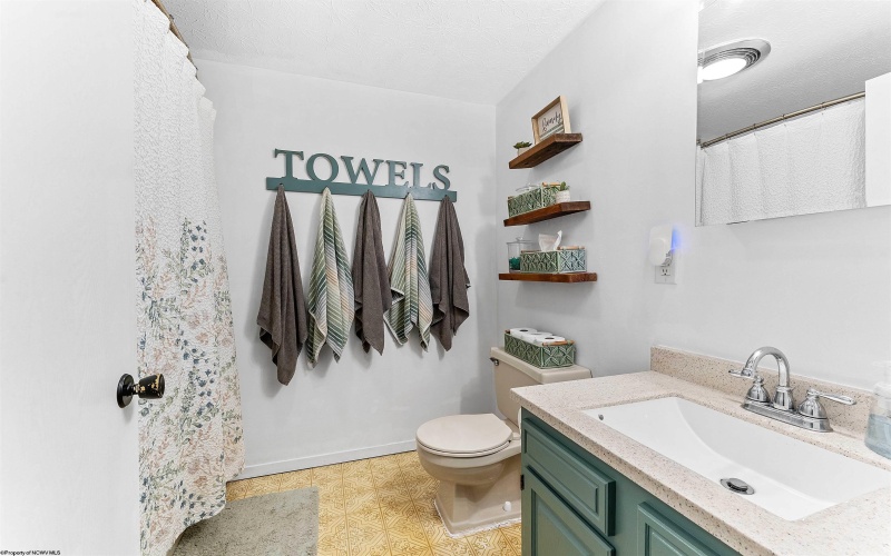 401 Shawnee Drive, Morgantown, West Virginia 26508, 3 Bedrooms Bedrooms, 8 Rooms Rooms,1 BathroomBathrooms,Single Family Detached,For Sale,Shawnee,10162960