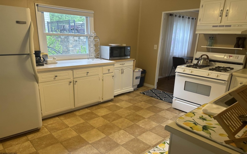 1208 Cambridge Avenue, Morgantown, West Virginia 26505, 3 Bedrooms Bedrooms, 7 Rooms Rooms,2 BathroomsBathrooms,Residential Rentals,For Rent,Cambridge,10159913