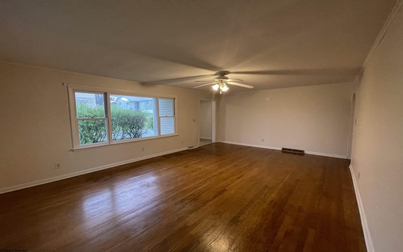 249 Main Street, Morgantown, West Virginia 26505, 3 Bedrooms Bedrooms, 6 Rooms Rooms,1 BathroomBathrooms,Residential Rentals,For Rent,Main,10162950