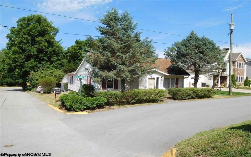 249 Main Street, Morgantown, West Virginia 26505, 3 Bedrooms Bedrooms, 6 Rooms Rooms,1 BathroomBathrooms,Residential Rentals,For Rent,Main,10162950